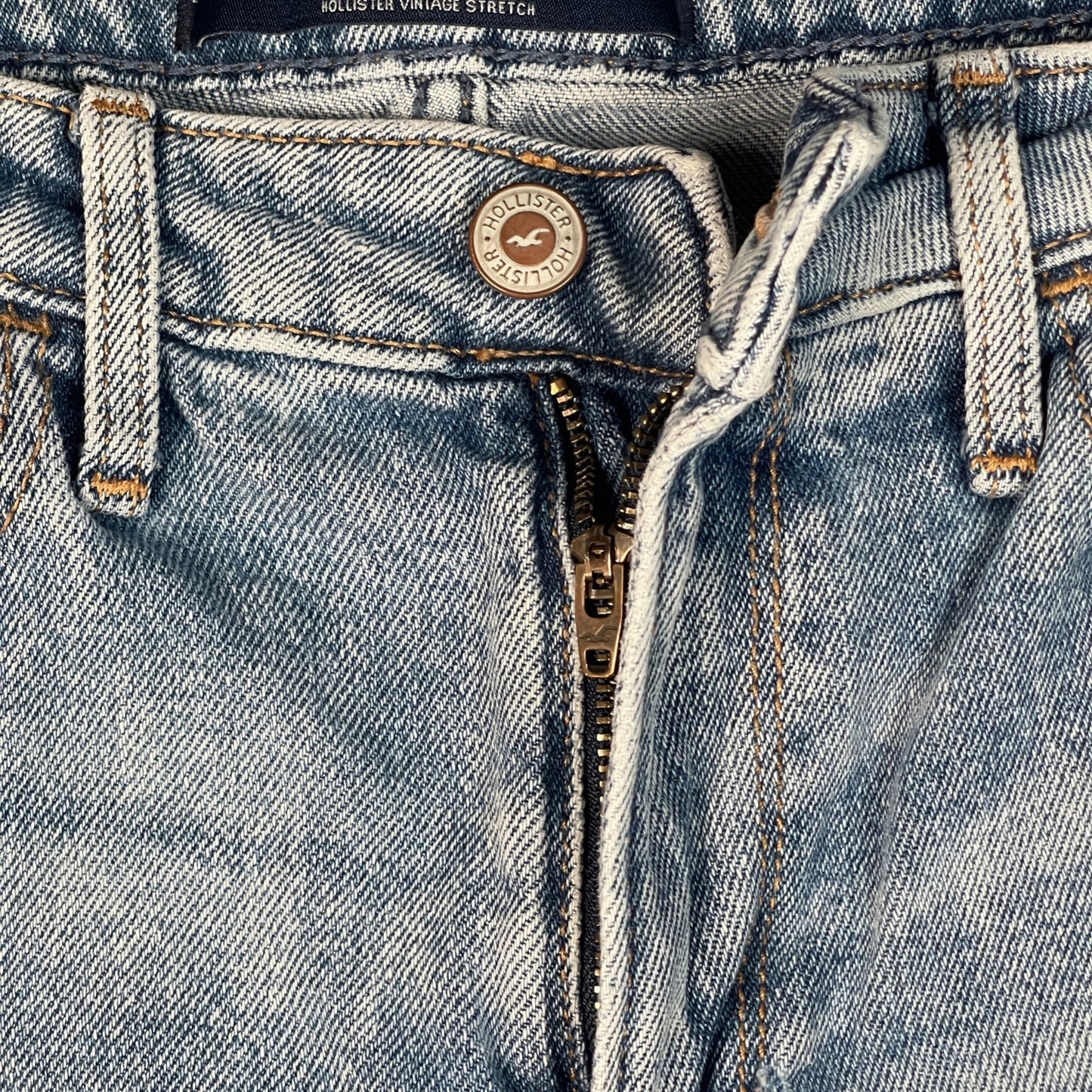 Hollister Womens Ultra High-Rise Mom Jeans Size 5S Light Wash Denim Casual Style - Voodoo Jewelers