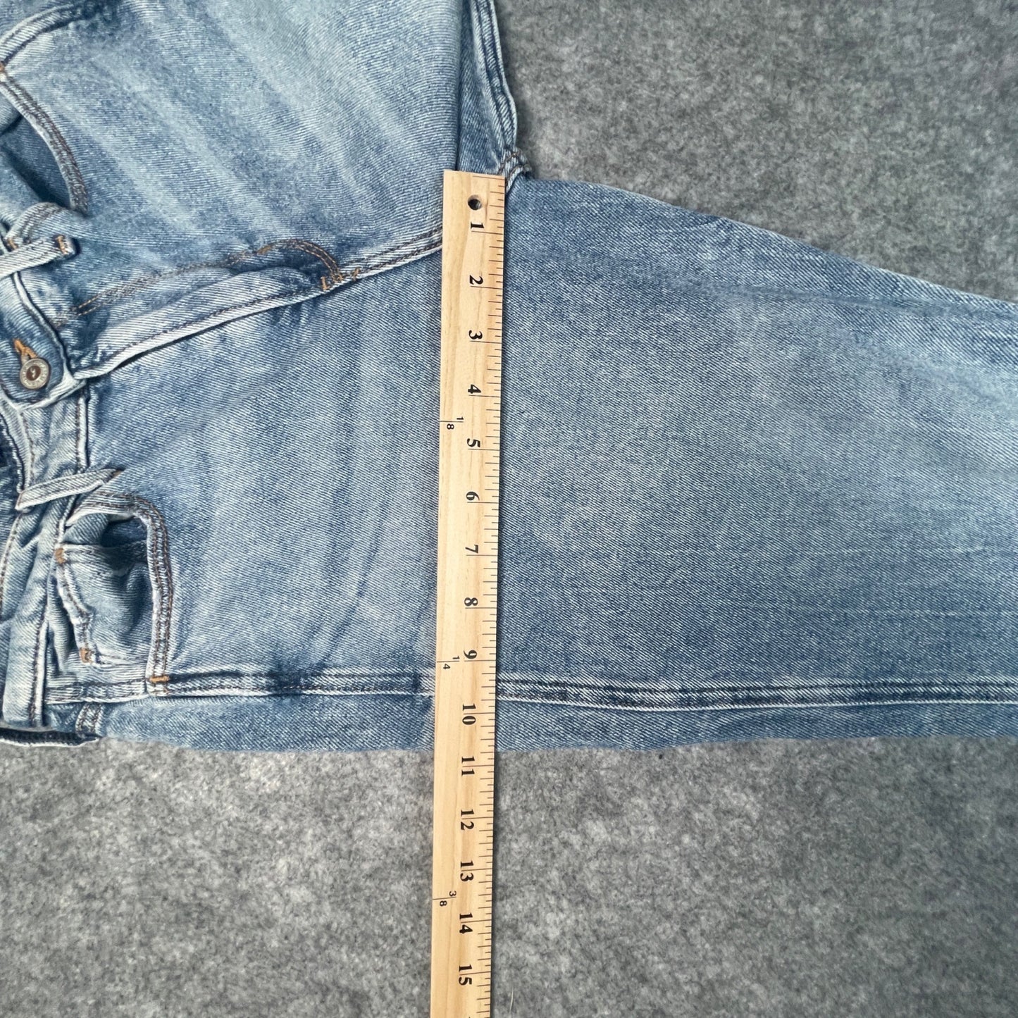 Hollister Womens Ultra High-Rise Mom Jeans Size 5S Light Wash Denim Casual Style - Voodoo Jewelers