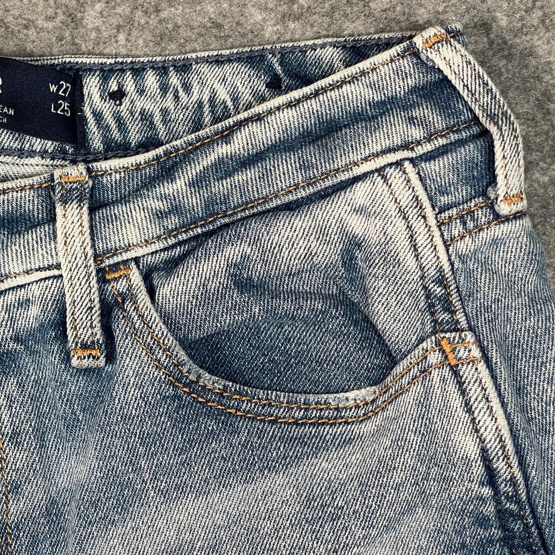 Hollister Womens Ultra High-Rise Mom Jeans Size 5S Light Wash Denim Casual Style - Voodoo Jewelers