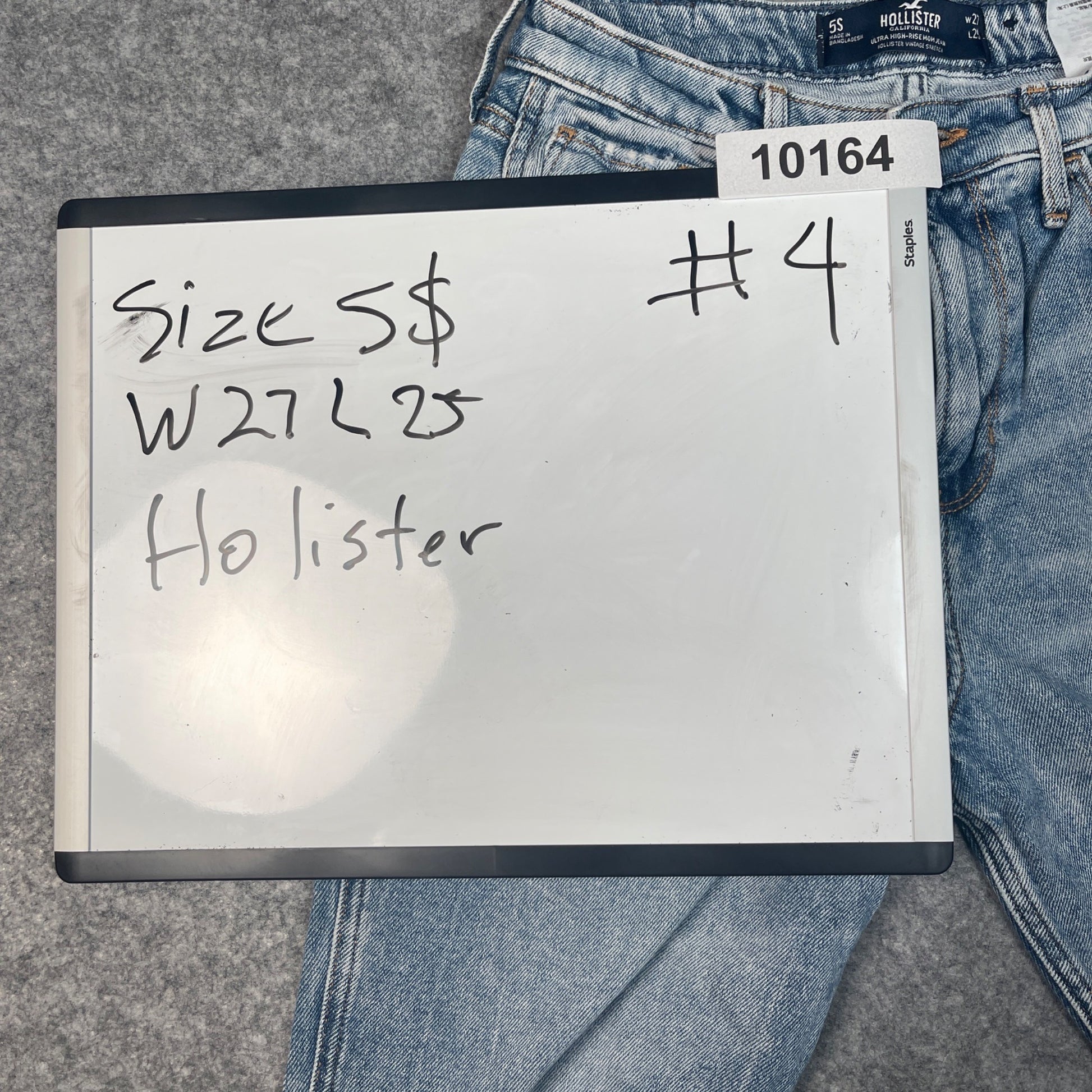 Hollister Womens Ultra High-Rise Mom Jeans Size 5S Light Wash Denim Casual Style - Voodoo Jewelers