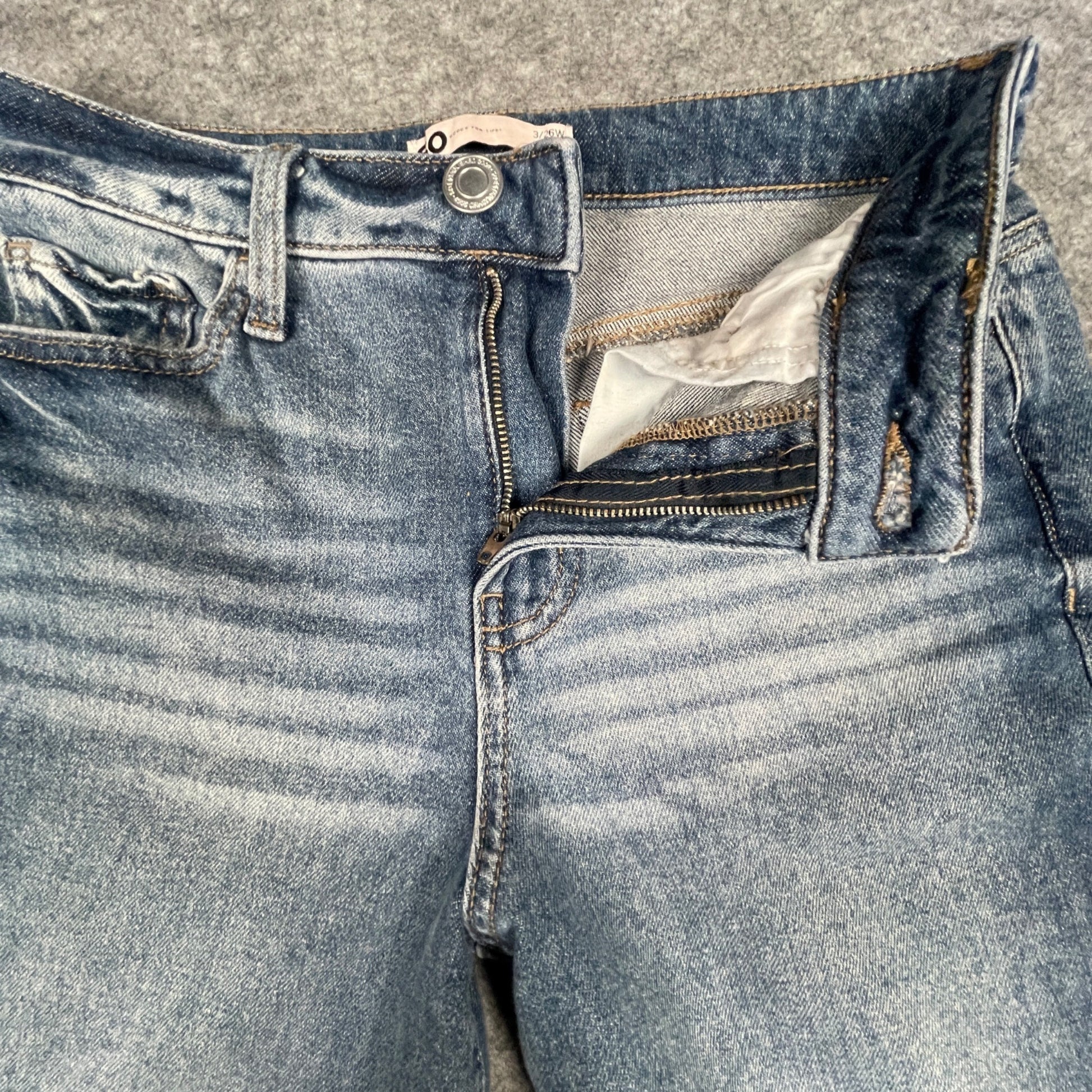SO Goods for Life Womens Size 3/26W High Rise Mom Jeans Classic Light Wash Style Denim - Voodoo Jewelers