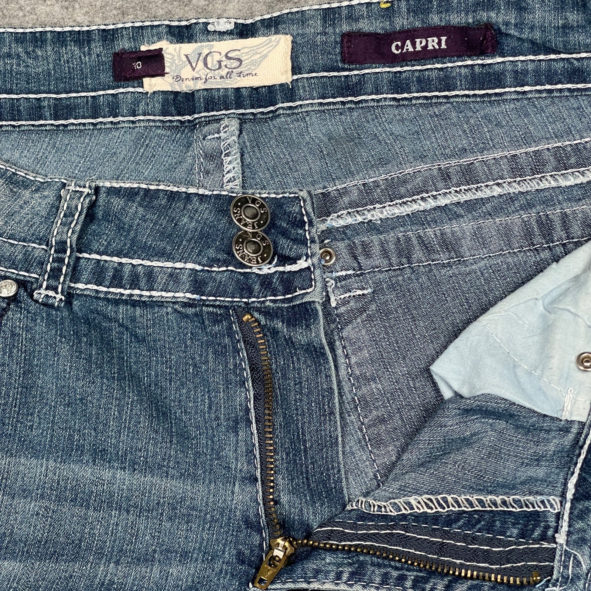 Capri Jeans Size 10 Stylish Shorts VGS Womens Denim Embroidered Pockets Blue - Voodoo Jewelers