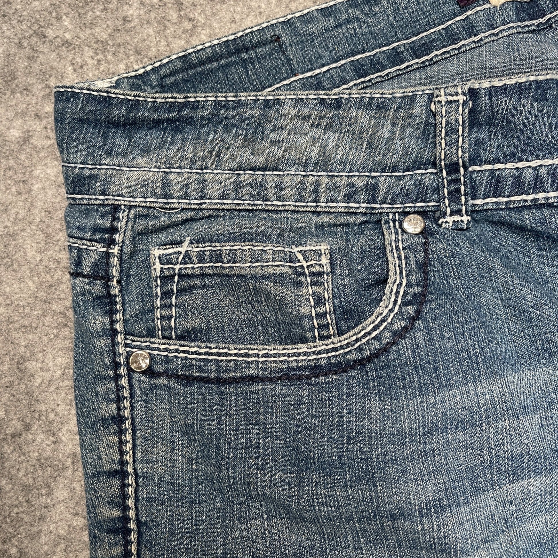 Capri Jeans Size 10 Stylish Shorts VGS Womens Denim Embroidered Pockets Blue - Voodoo Jewelers