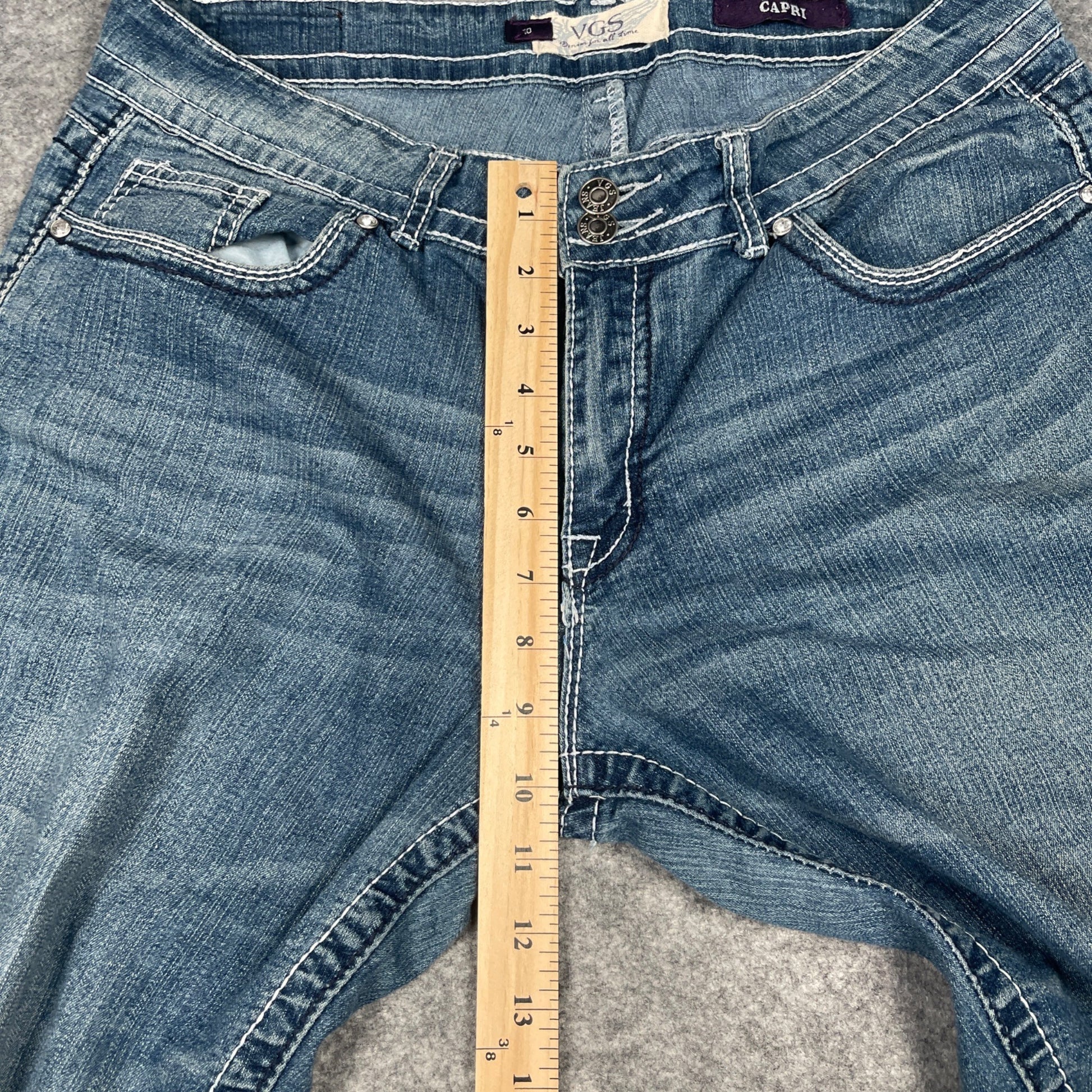Capri Jeans Size 10 Stylish Shorts VGS Womens Denim Embroidered Pockets Blue - Voodoo Jewelers