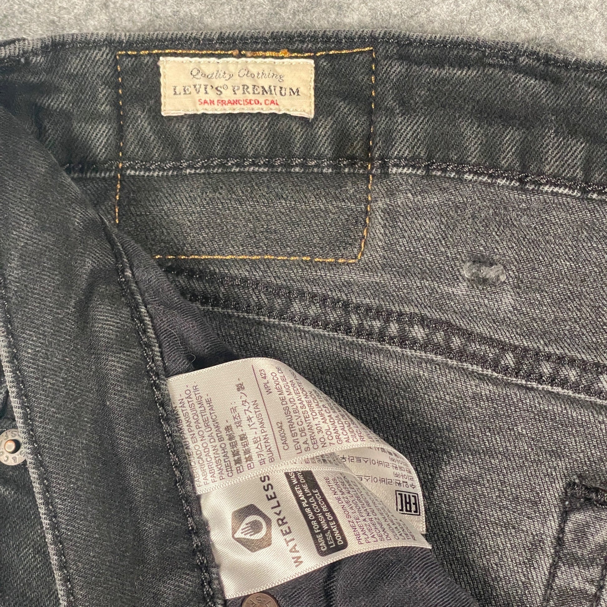 Used Levi’s 505 Mens Black Denim Jeans Size 34x30 Classic Straight Fit Casual Comfort - Voodoo Jewelers