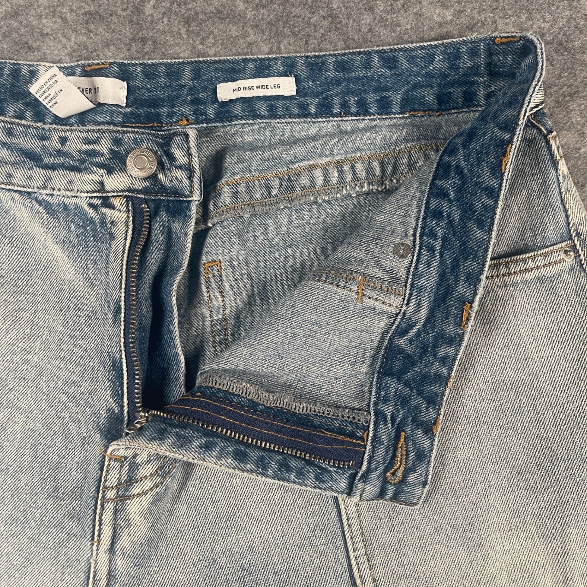 Baggy Skater Jeans 34x31 Wide Leg High-Rise Light Wash Cargo Women's - Voodoo Jewelers