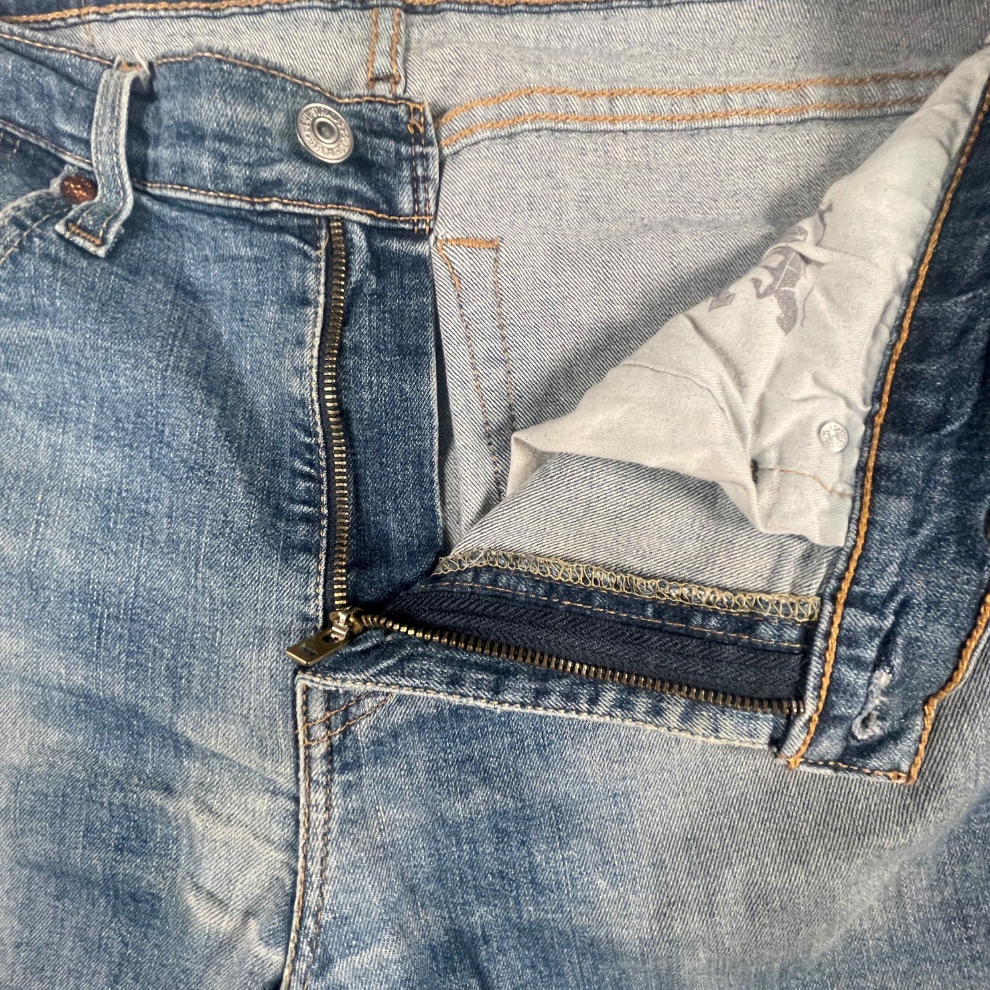 Levis Men's Jeans 32x30 Distressed Straight Fit Used Blue Denim Casual Style - Voodoo Jewelers